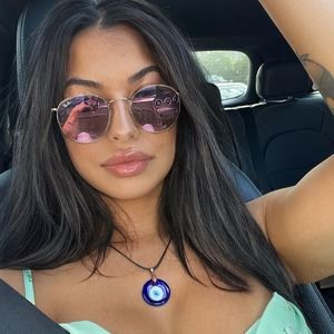 Meet your Posher, Cami